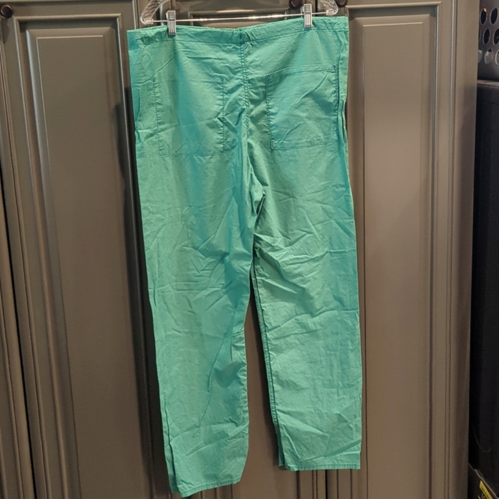 Green Medium Scrubs - Picture 4 of 6